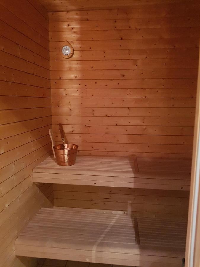 Funaesdalsporten Roeda Husen Funaesdalen エクステリア 写真