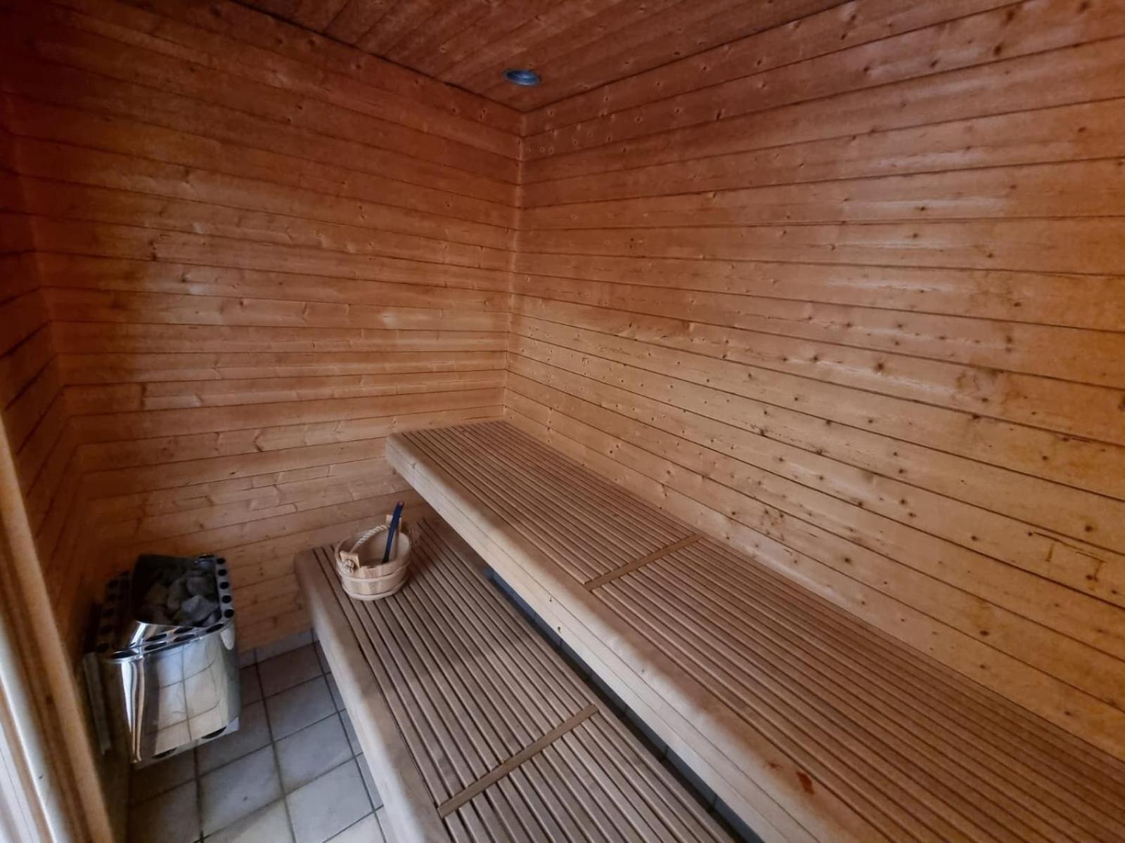Funaesdalsporten Roeda Husen Funaesdalen エクステリア 写真